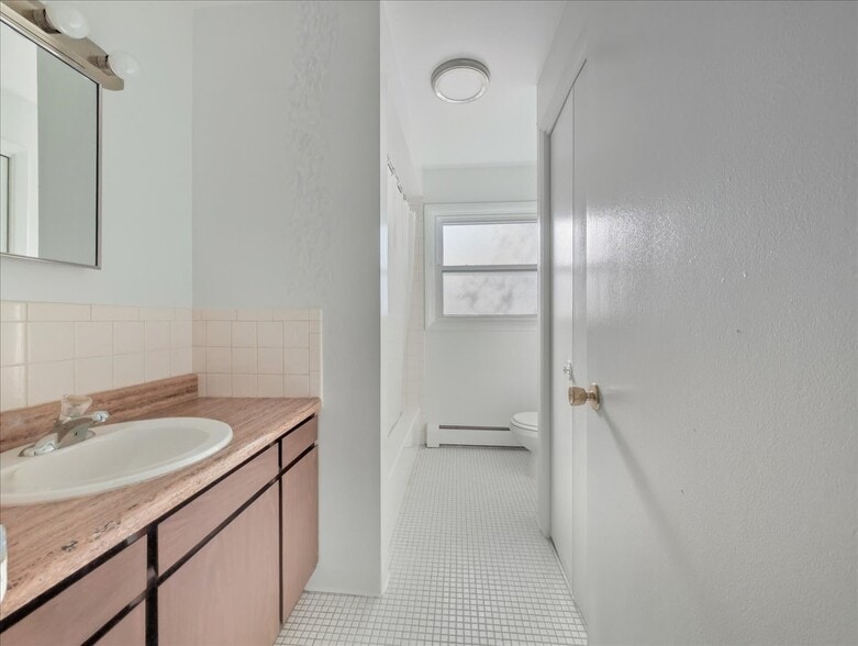 Building Photo - 122 W Washington St