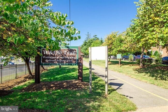 Building Photo - 2216 S Quincy St