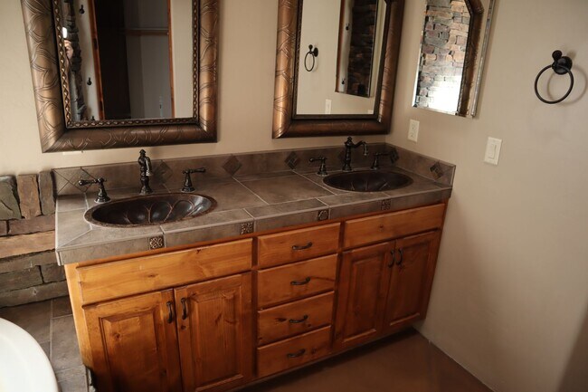 Building Photo - Your own resort! Elegant, Exclusive & Exquisite.