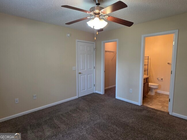 Building Photo - 101 Mossy Oak Dr