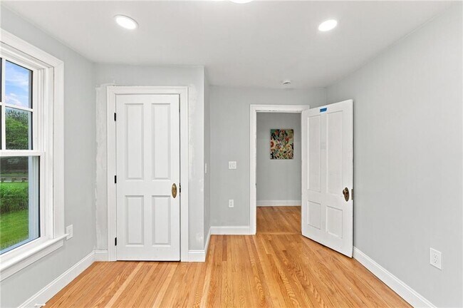 Building Photo - 1552 Kingstown Rd
