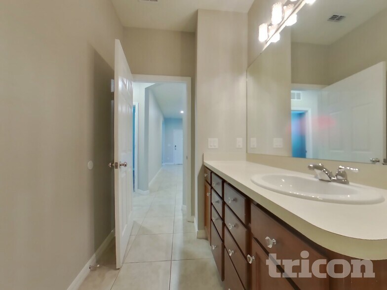 Building Photo - 6133 100th Ave E