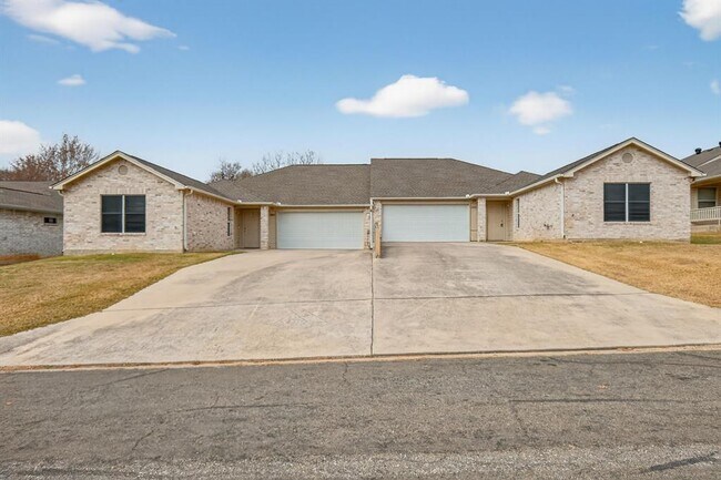 Building Photo - 268 Braeburn Cir