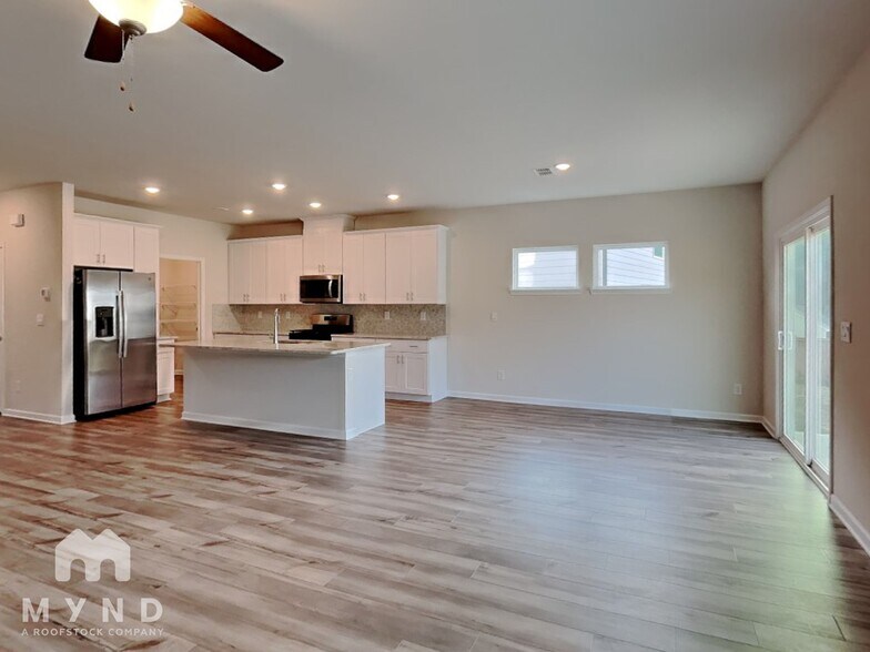 Building Photo - 554 Magnolia Dr