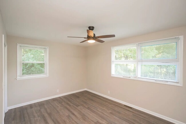 Building Photo - Brentwood Oasis: Newly Renovated 3 Bed, 2 ...