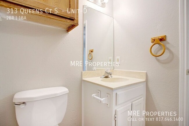 Building Photo - 313 Queens Ct S