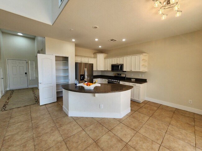 Building Photo - In the Heart of Green Valley Ranch