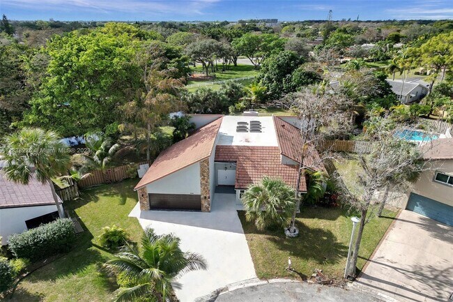 Building Photo - 8350 NW 15th Ct