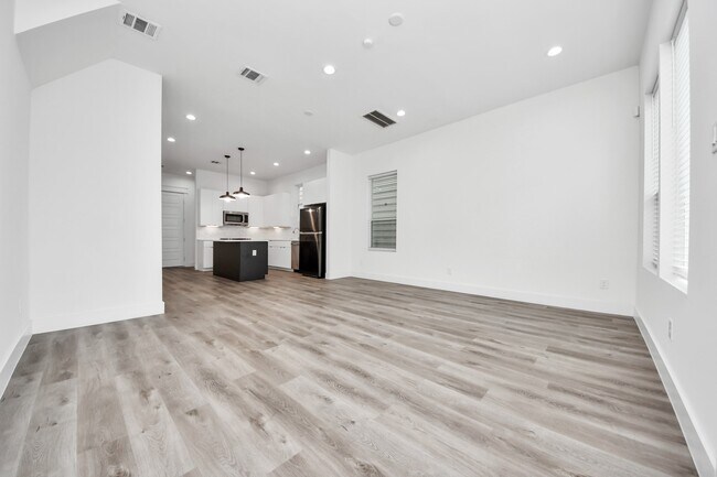 Building Photo - 5402 Margarita St