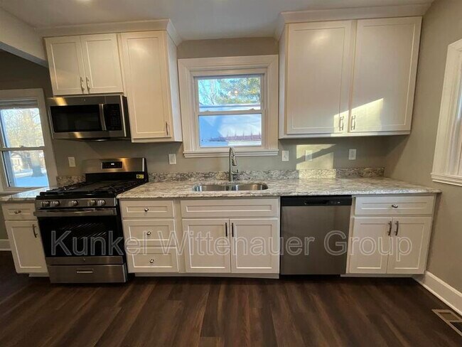 Building Photo - 132 N 82nd St