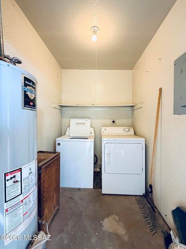 Building Photo - 1028 E Hedrick Dr