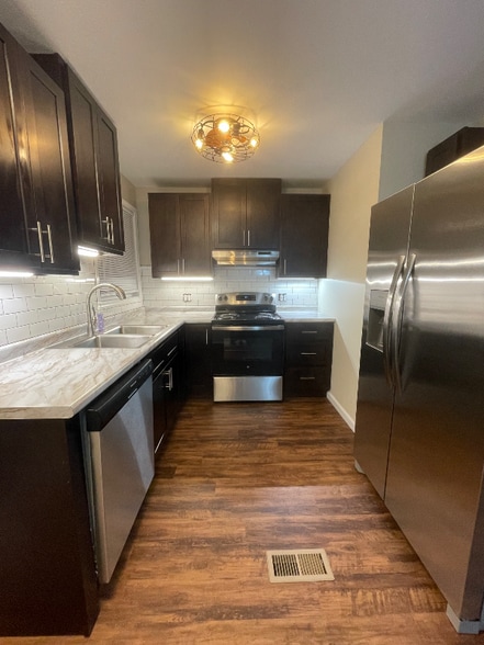 Building Photo - 2941Essary Dr