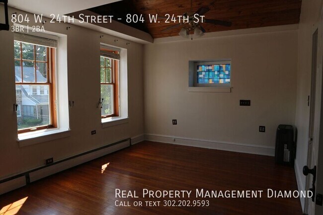 Building Photo - 804 W 24th St