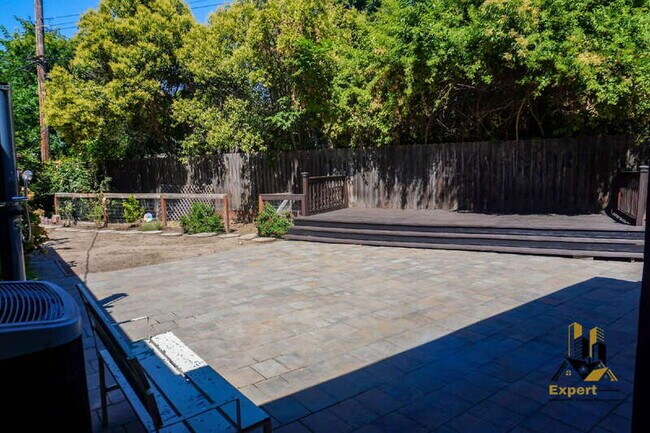 Building Photo - 7479 Skycrest Ct
