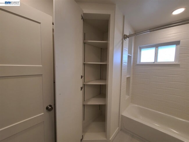 Building Photo - 749 Palomino Dr