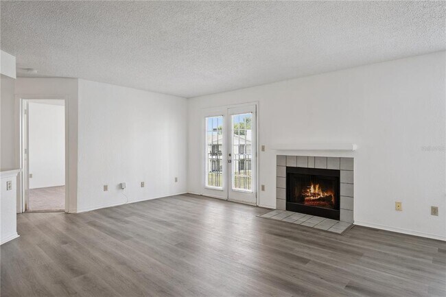 Building Photo - 2550 N Alafaya Trail