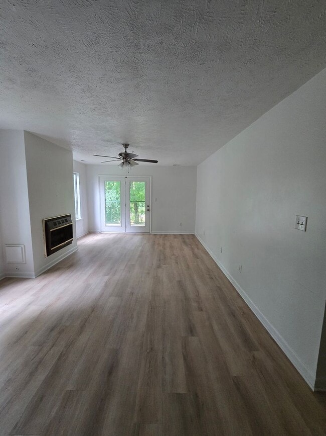 Building Photo - 3371 Galleria Dr