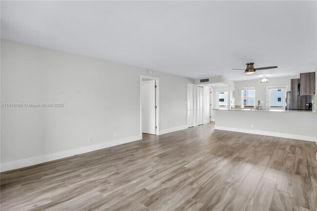 Building Photo - 505 E Dania Beach Blvd