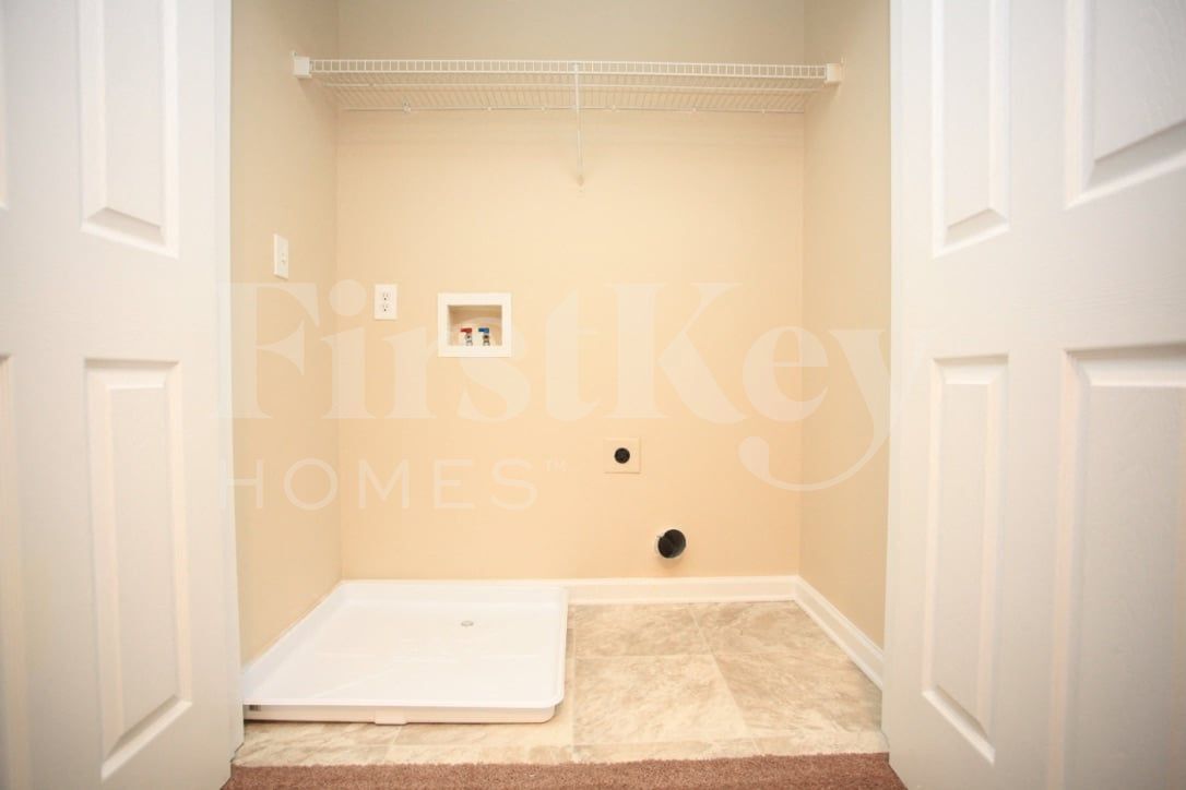 Building Photo - 906 Grassy Patch Ln