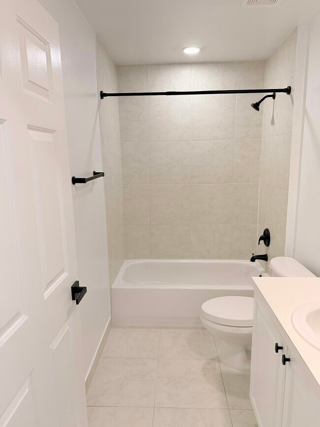 Building Photo - 3102 Coral Ridge Dr