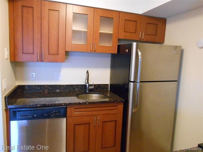 Building Photo - 2830 Davison Ave