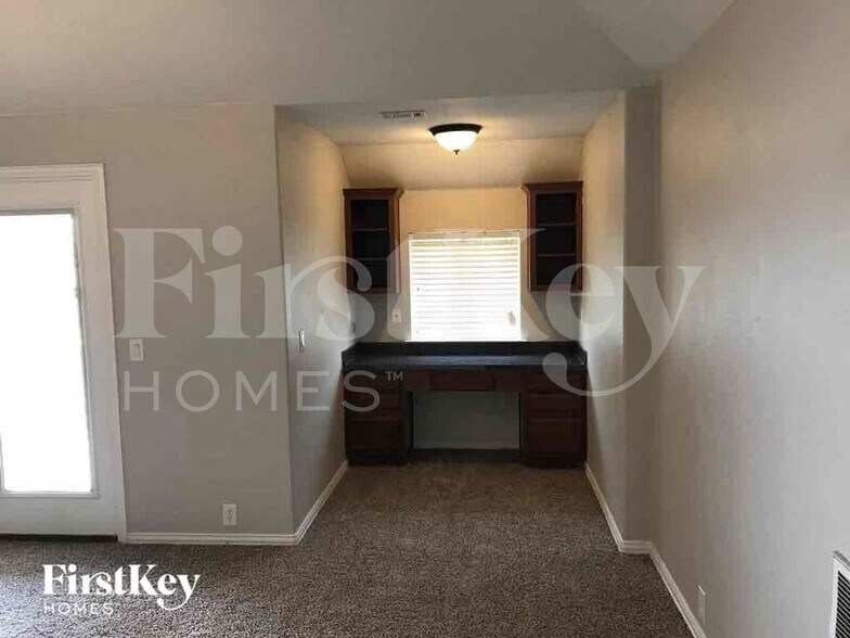 Building Photo - 612 Celeste Ln