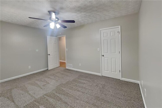 Building Photo - 804 Oak Trce
