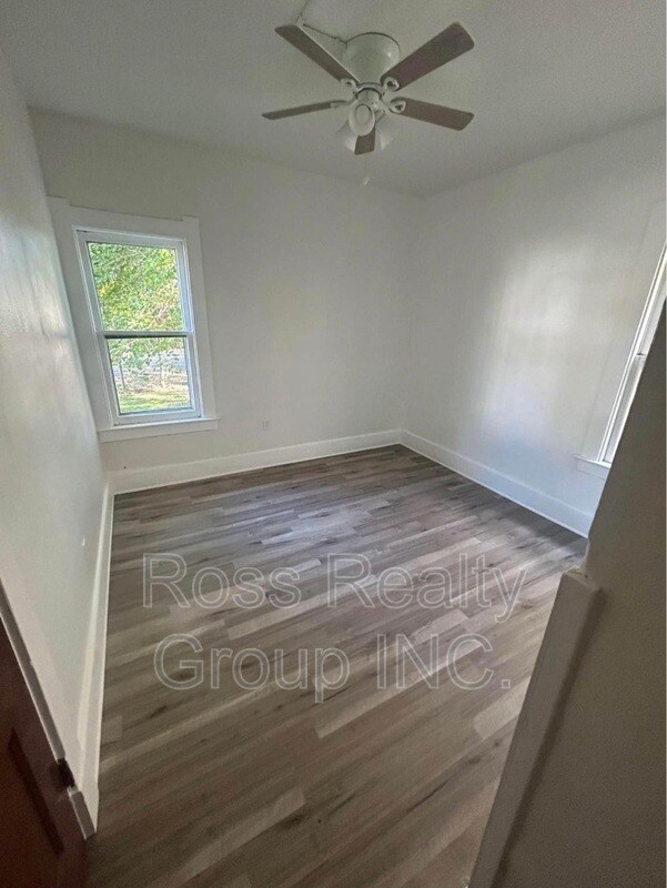 Building Photo - 2758 Monroe St