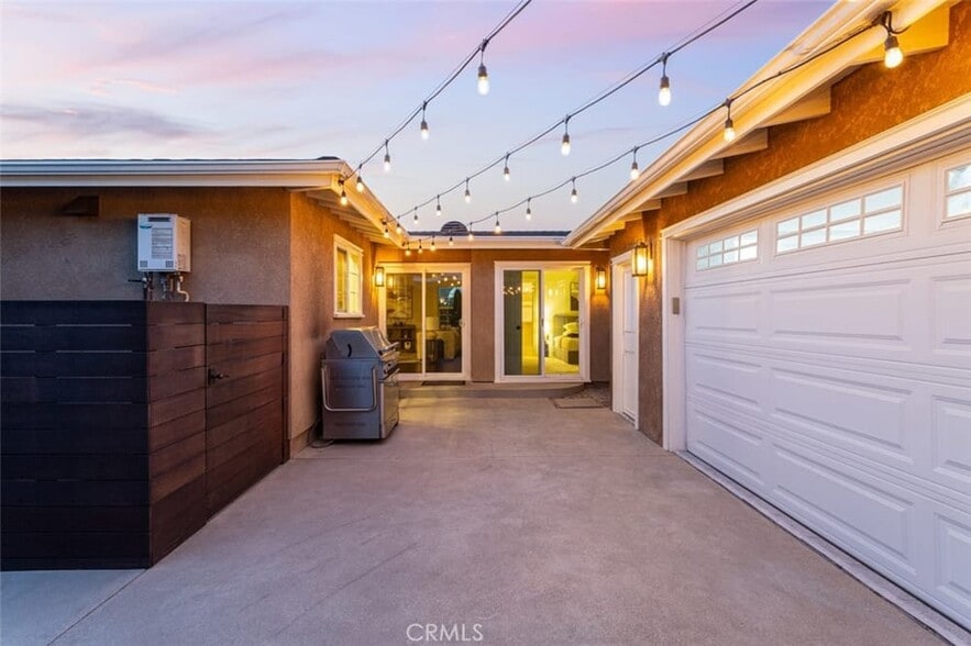 Building Photo - 2108 Lomina Ave