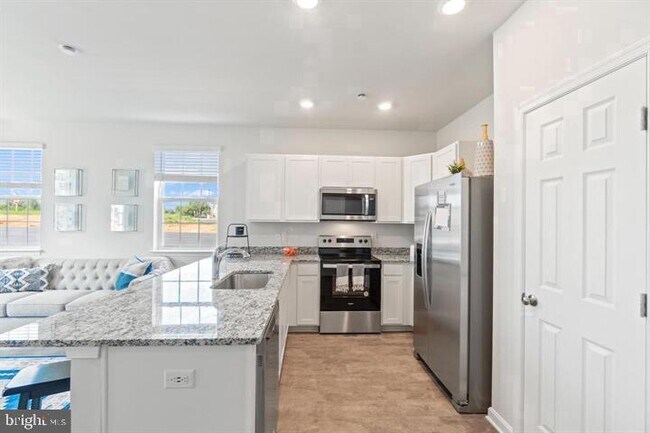 Building Photo - 141 Caterpillar Dr