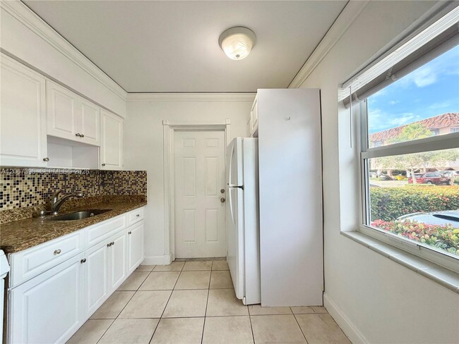 Building Photo - 4613 Bougainvilla Dr