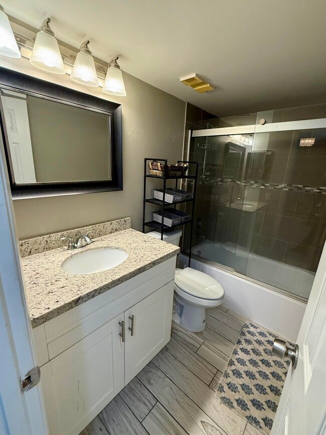 Building Photo - 111 Lake Emerald Dr