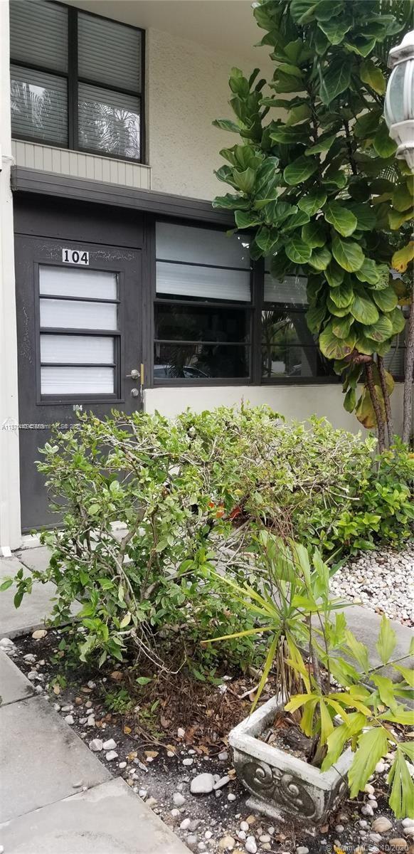 Building Photo - 20200 W Country Club Dr