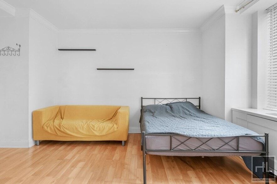 Building Photo - E 47TH ST