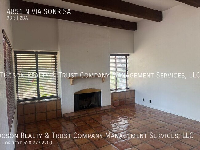 Building Photo - 4851 Vía Sonrisa