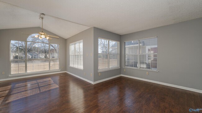 Building Photo - 126 Waters Edge Ln