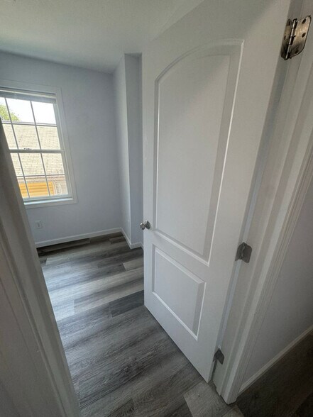 Building Photo - 135-137 Laconia St