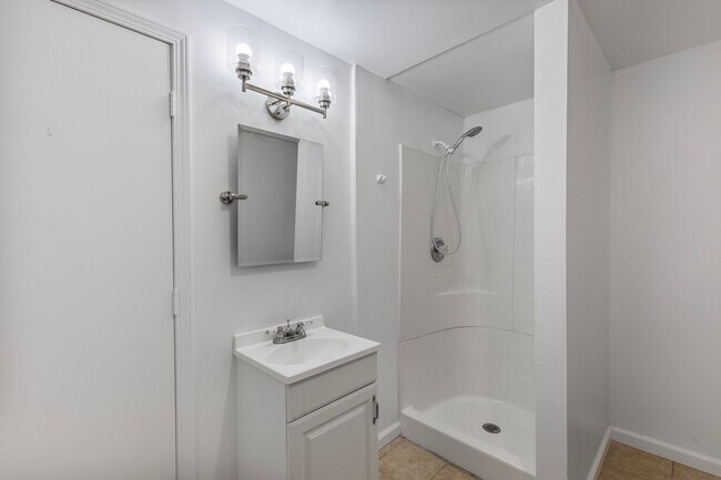 Building Photo - 5122 S 37th St
