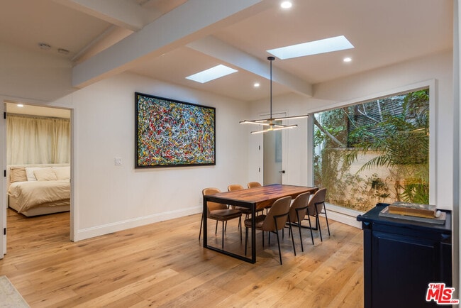 Building Photo - 7473 Mulholland Dr