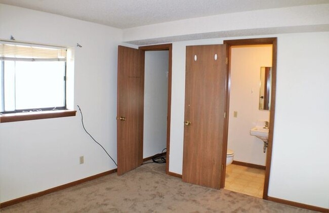 Building Photo - $1,375 | 3 Bedroom, 2.5 Bathroom Town Home...