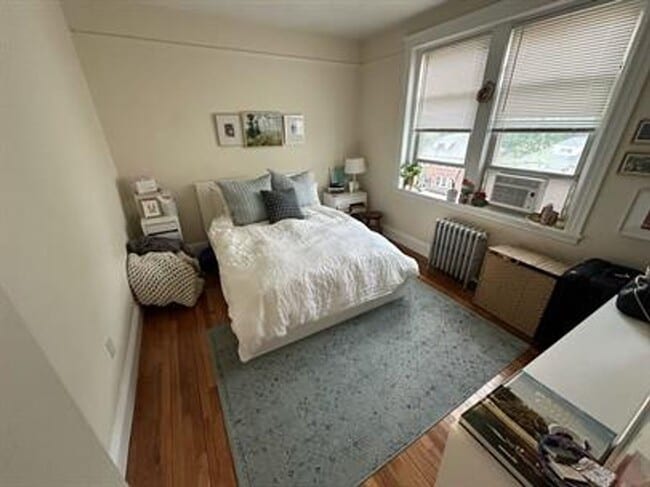 Building Photo - 9/1 Spacious 2BR with EIK, heat inc, elevator in building