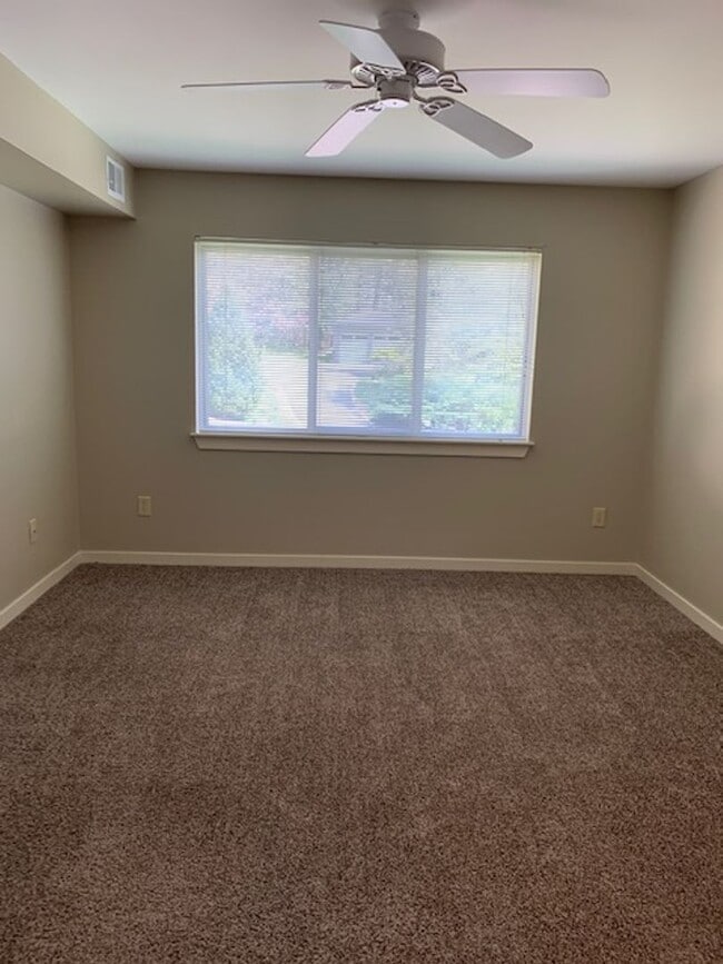 Building Photo - Sarah's Run Apartments