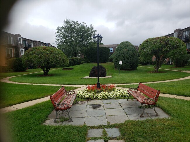 Building Photo - 9397 Bay Colony Dr