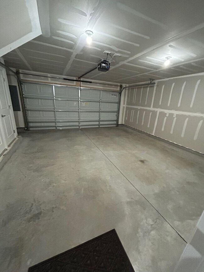 Building Photo - Lovely Colvard Farms Townhouse