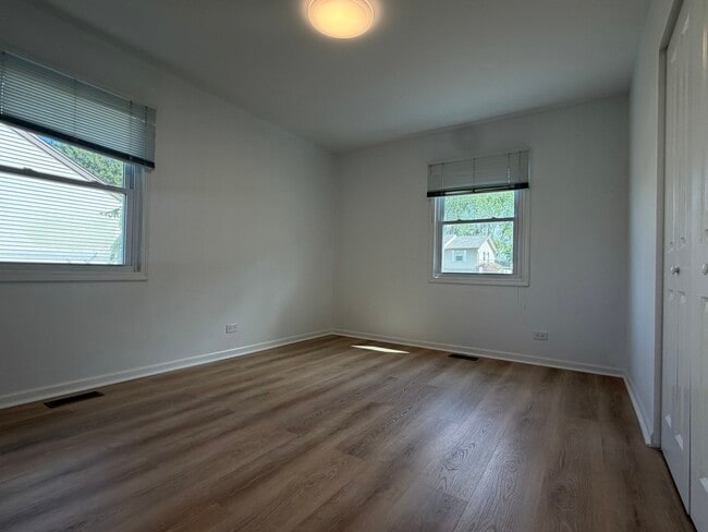Building Photo - 1161 Parker Ln