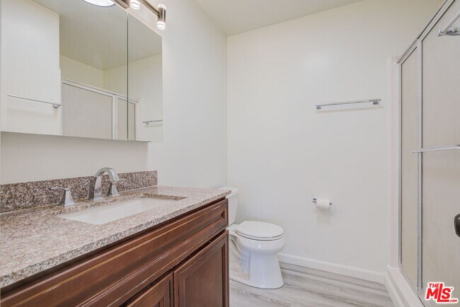 Building Photo - 305 E Plymouth St