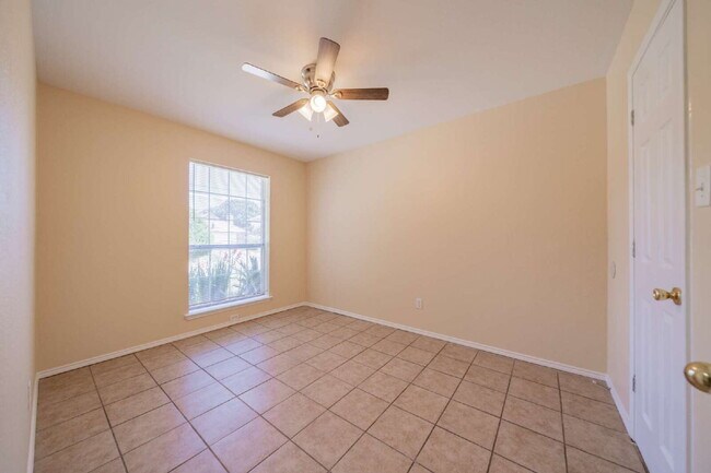 Building Photo - Cute 3 bed, 2 bath home in Grand Prairie