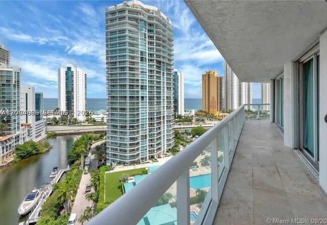 Building Photo - 16500 Collins Ave