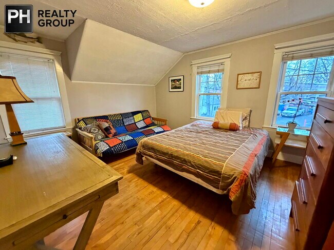 Building Photo - 157 Riverview Ave