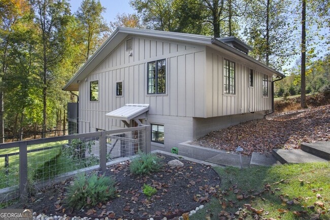 Building Photo - 8885 Bay Dr